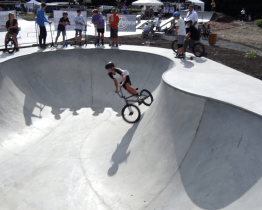 Otrokovický skatepark otevřely závody kol, skateboardů i koloběžek