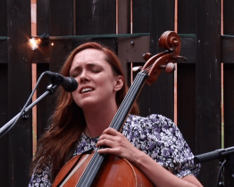 Besedu připomněl Makak akustikus