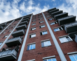 Lidé mohou poznávat architekturu během jízdy autobusem