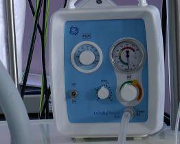 Kapka Naděje věnovala Baťově nemocnici pět resuscitátorů