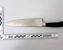 Mladík vytáhl na policistu nůž