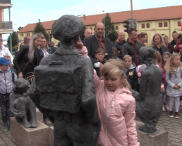 Prvňáčci se letos sešli u sochy Boříka naposledy