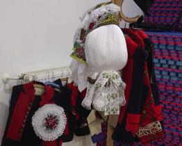 V sále Domu dětí a mládeže se konala burza krojů