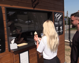 Stánky s občerstvením oživily Veselí