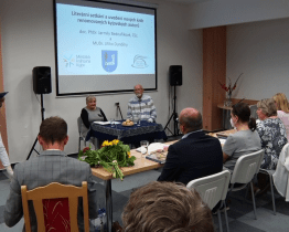 V knihovně představili své práce Bednaříková s Dunděrou