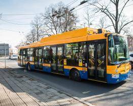 Okružní křižovatka U Majáku bude od pondělí průjezdná