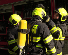 Hasiči mají nové přilby a elektrocentrálu