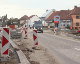 Přestavba hrádecké křižovatky na kruhový objezd skončí v prosinci 