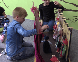 Školáci chodí po vyučování na schůzky Dětského klubu