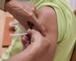 O očkování třetí dávkou byl v domově pro seniory velký zájem