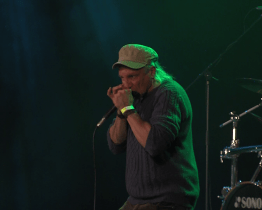 Syn Garyho Moora zahrál na otrokovickém festivalu