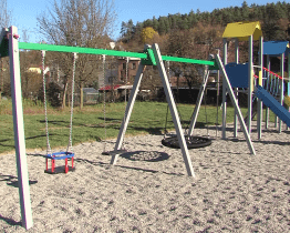 Ve městě byla dokončena obnova dalších dětských hřišť