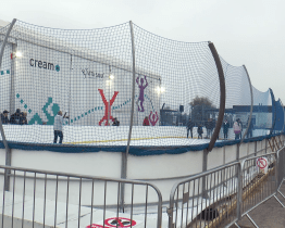 V Napajedlích otevřeli nové ledové kluziště