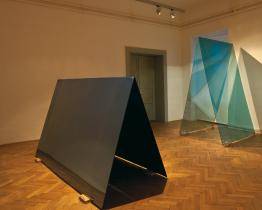 Na zlínském zámku vystavují nejvýraznější osobnosti současné sklářské scény