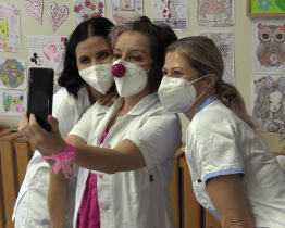 Klauni pobavili zdravotníky