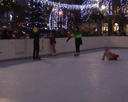 Na otrokovickém náměstí se bruslí
