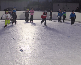 Bruslení pro veřejnost na umělém kluzišti