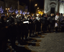 Brodské náměstí rozezněly koledy v podání Dvořáku