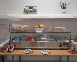 Místo balíčků švédské stoly. Baťova nemocnice přichystala pro dárce krve novinku