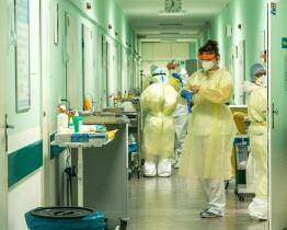 Varianta omikron ve Zlínském kraji dominuje. Pacientů s těžkým průběhem ale postupně ubývá