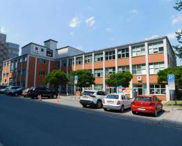 Modernizace a dvě patra navíc. Kraj chystá v budově 22 velké změny