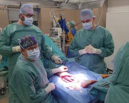 Lékaři Baťovy nemocnice zachránili pacientce nohu díky unikátní operaci