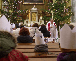 Do ulic vyrazily i pětičlenné skupinky tříkrálových koledníků 