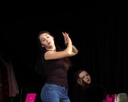 Ve Véskách se hrála komedie Dámská šatna