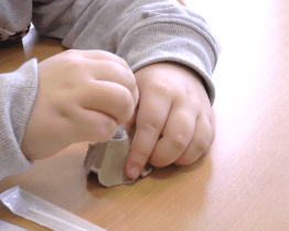 Mutace omikronu v základních školách je na vzestupu