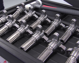 SŠ-COPT získala špičkový obráběcí stroj řízený počítačem