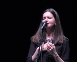 Na pódiu Slováckého divadla koncertovala Lenka Nová s Petrem Maláskem 