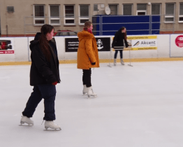 Kluziště láká školy i sportovce