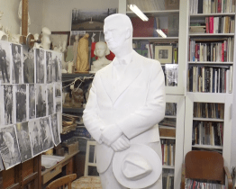 Veřejná sbírka přispěla k realizaci sochy J. A. Bati