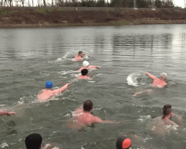 Lužický drsňák vyzkoušel schopnosti fandů triatlonu