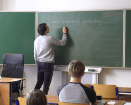 Výuku cizího jazyka na školách rozvíjí rodilí mluvčí