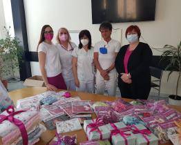 Nedoklubko přivezlo do Baťovy nemocnice dárky pro předčasně narozené děti