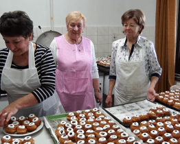 Tradiční fašank nabídl koblihy, zabijačku i masky 