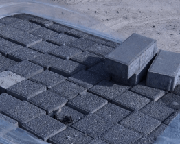 Ve Veselí začaly opravy chodníků