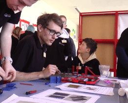 Vícegenerační týmy soutěžily v technické šikovnosti