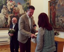 Pedagogové převzali na radnici ocenění