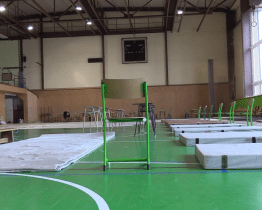 Místo ubytovny je znovu tělocvična