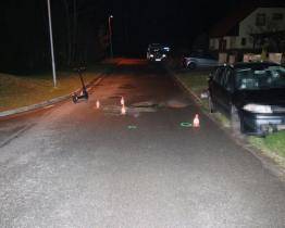 Třiačtyřicetiletý muž zemřel po pádu na elektrokoloběžce. Neměl přilbu 