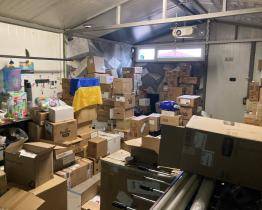 Mléka, pleny a další materiální pomoc pro ty nejmenší míří z Baťovy nemocnice na Ukrajinu