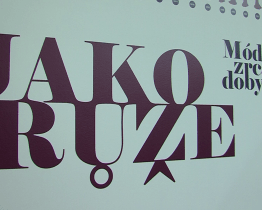 Nová výstava ve Slováckém muzeu se věnuje měšťanskému oděvu