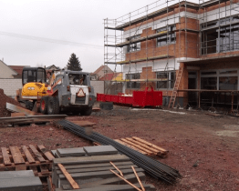 Stavba domu zdraví je v plném proudu