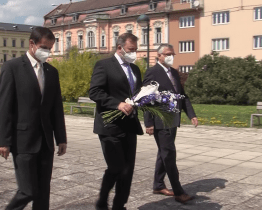 Kvůli fotbalu se čeká rušno v ulicích, pietní akt začne dřív