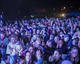 Jubilejní 10. zlínský Majáles roztančil na 3000 návštěvníků