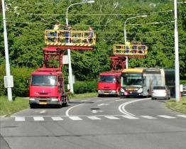 Jižními Svahy vedou nové troleje. Měnily se poprvé od roku 1989
