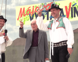 Na náměstí Míru se konal regionální trh a májový košt