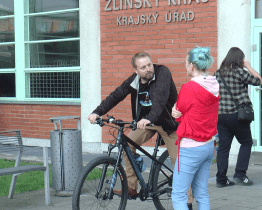 Zaměstnanci krajského úřadu vyrazili do práce ve sportovním